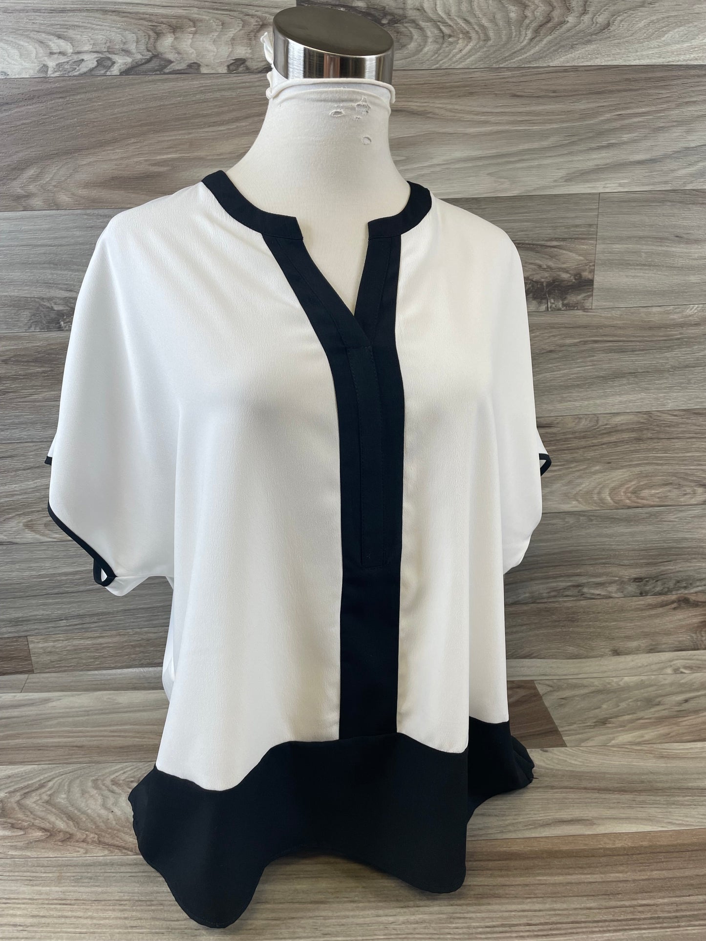 Black & White Top Short Sleeve Basic Dana Buchman, Size M