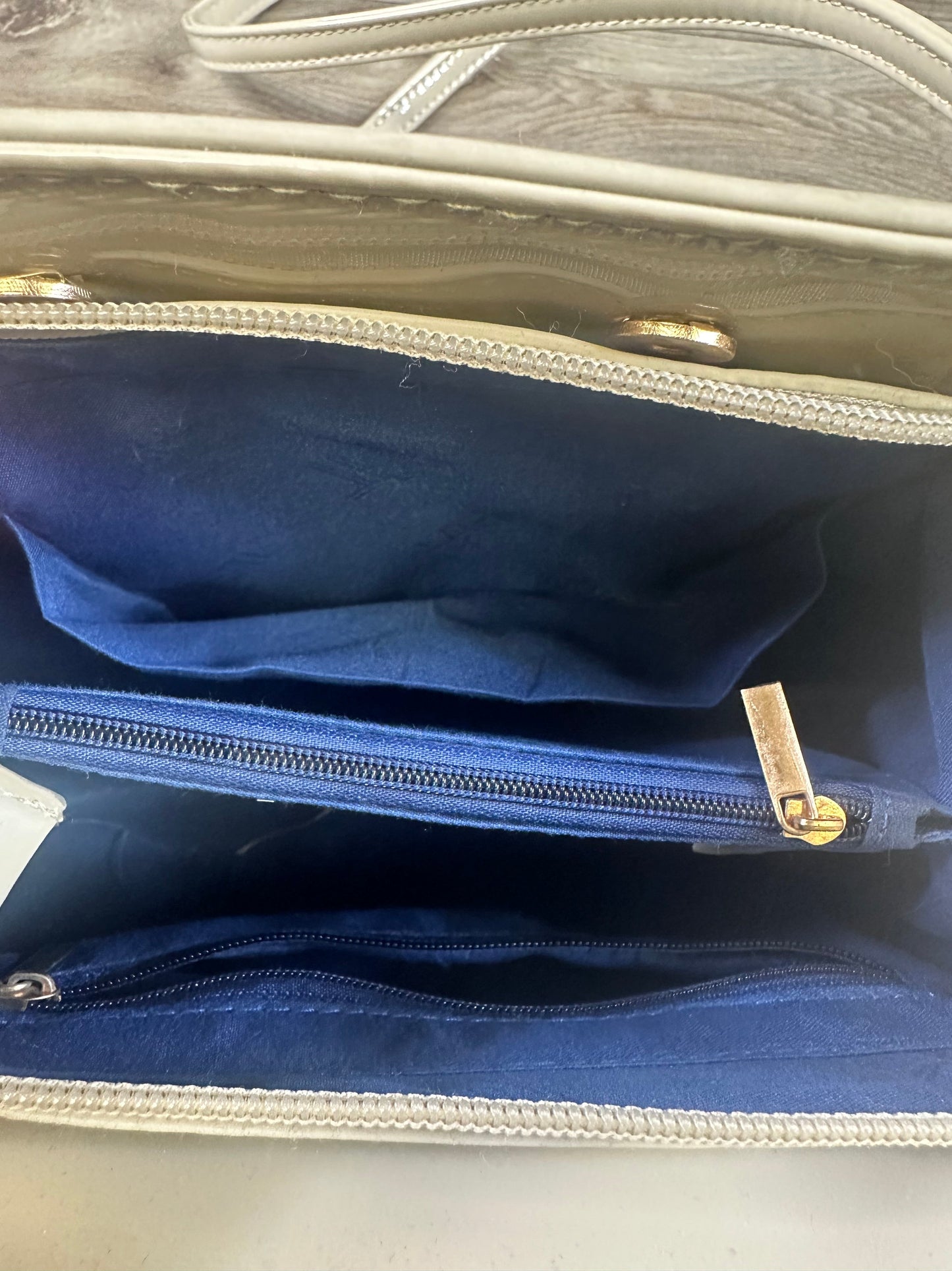 Handbag Clothes Mentor, Size Medium