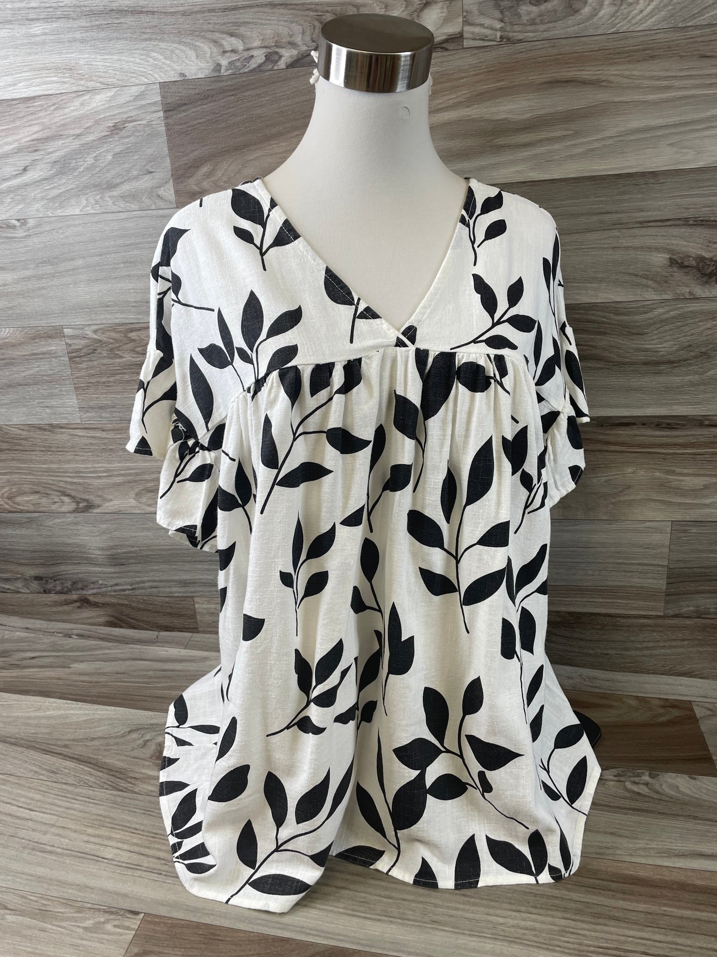 Black & White Top Short Sleeve Clothes Mentor, Size L