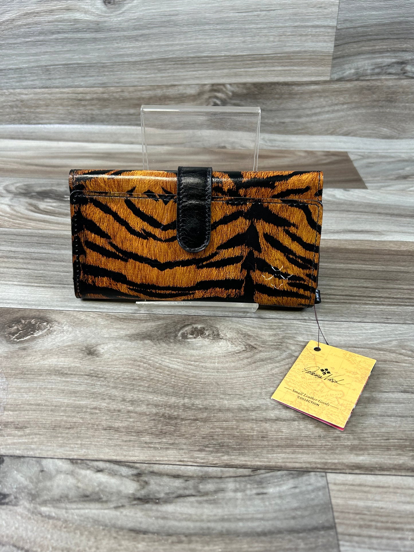 Wallet Designer Patricia Nash, Size Medium