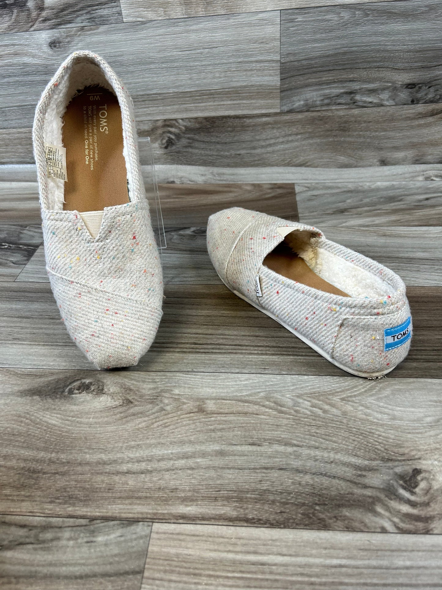 Shoes Flats By Toms In Beige, Size: 9