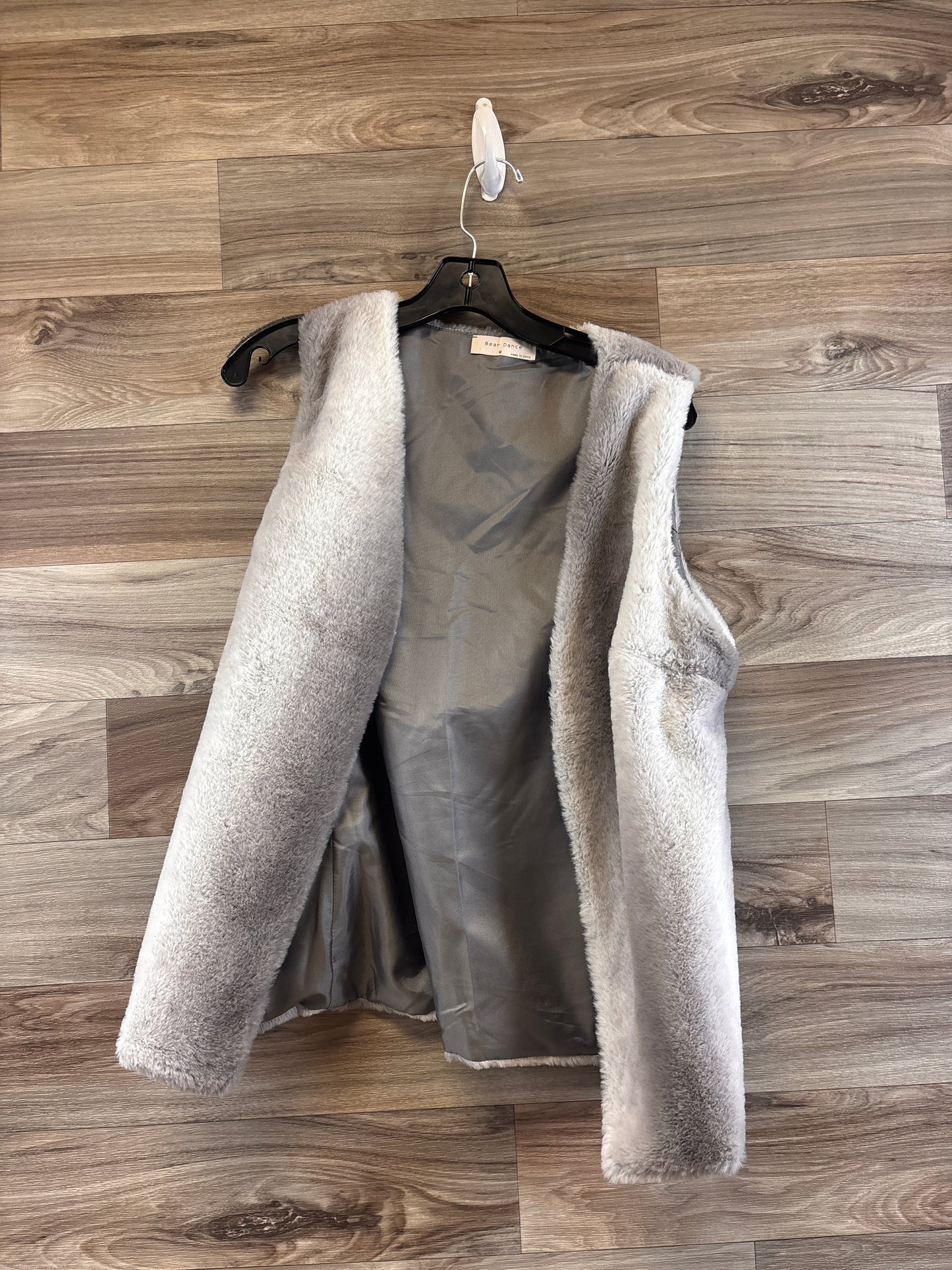 Vest Faux Fur & Sherpa By Cme In Grey, Size: M