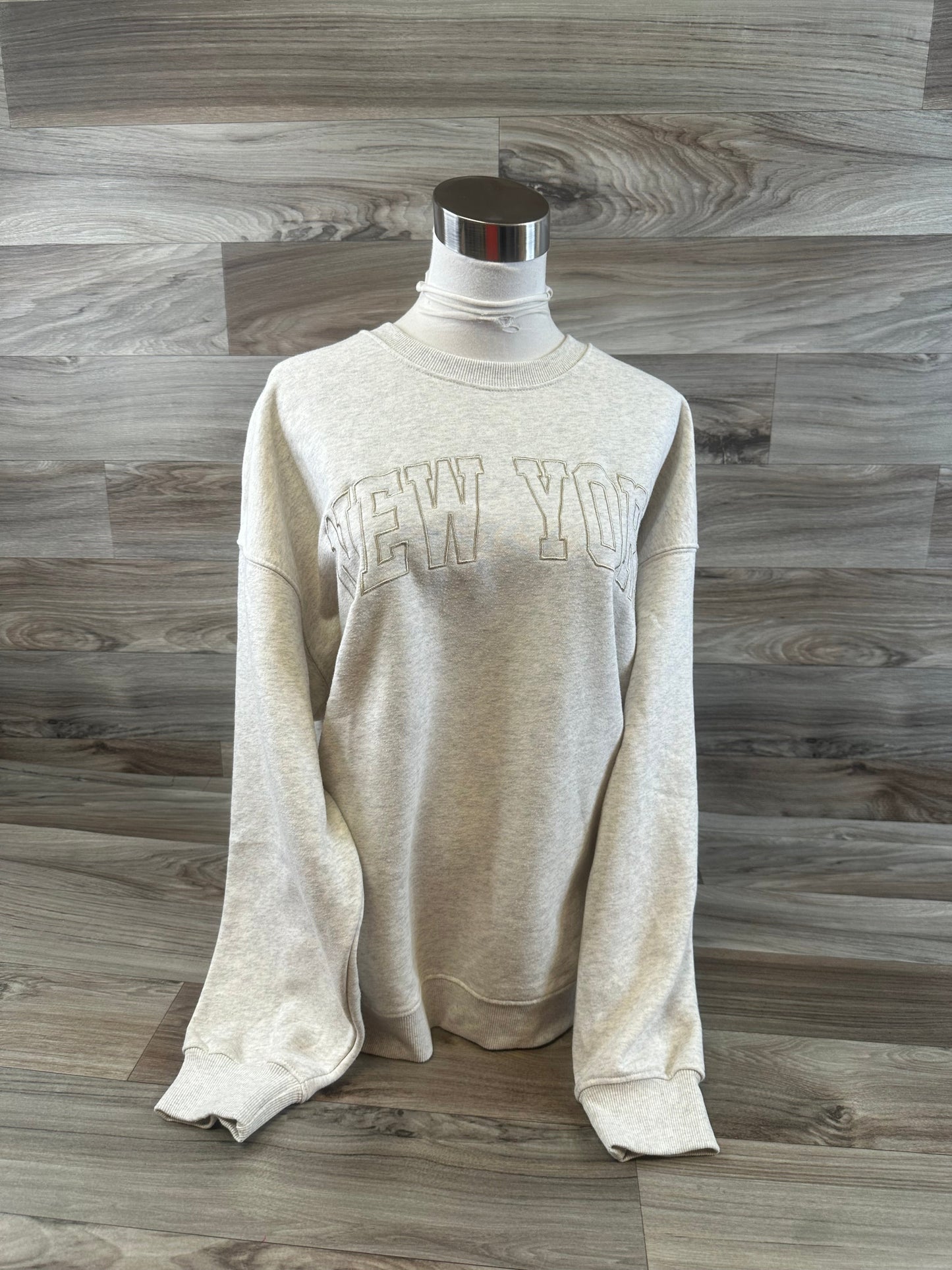 Sweatshirt Crewneck By Clothes Mentor In Grey, Size: Xl