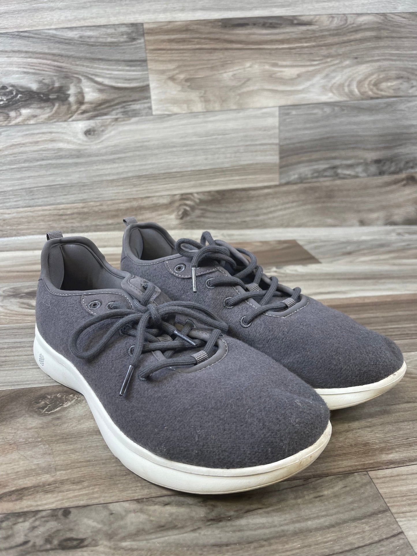 Shoes Sneakers By Cme In Grey & White, Size: 9