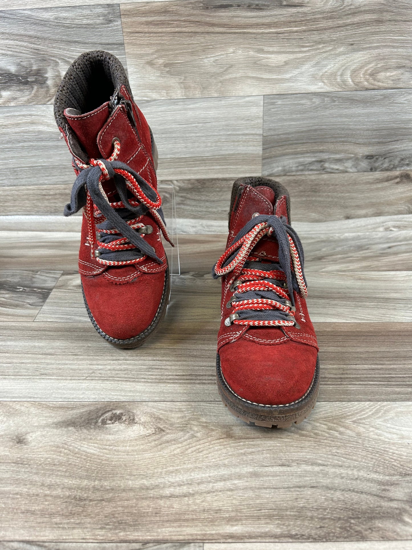 Boots Hiking By Clothes Mentor In Red, Size: 9