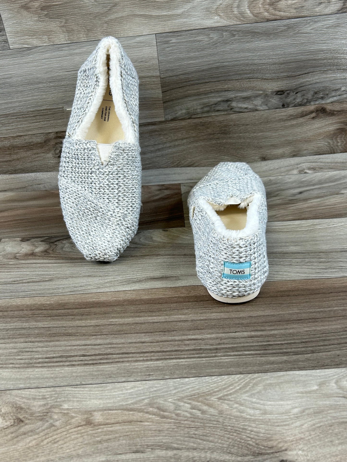 Shoes Flats By Toms In Grey & White, Size: 10