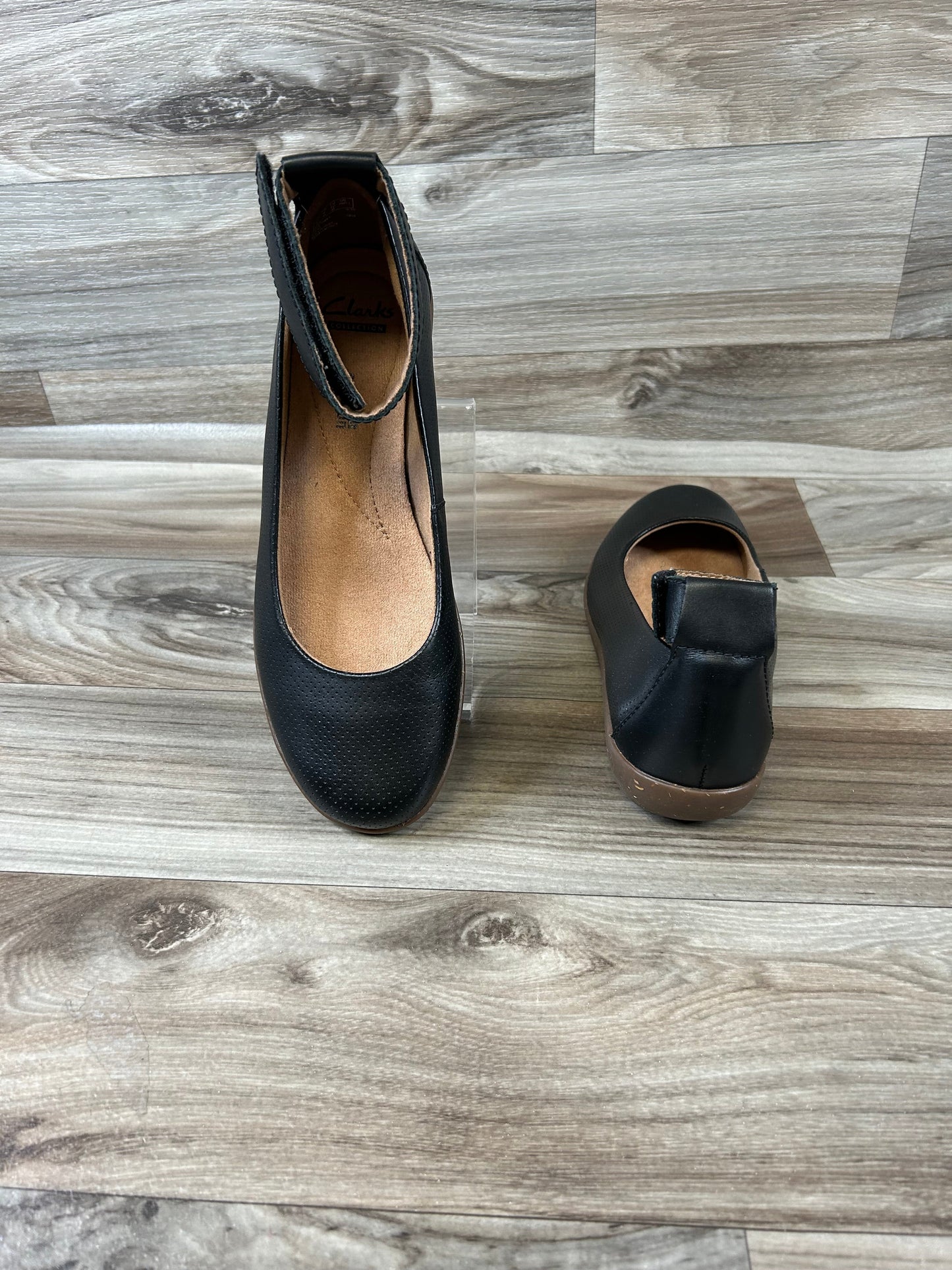 Shoes Flats By Clarks In Black, Size: 9