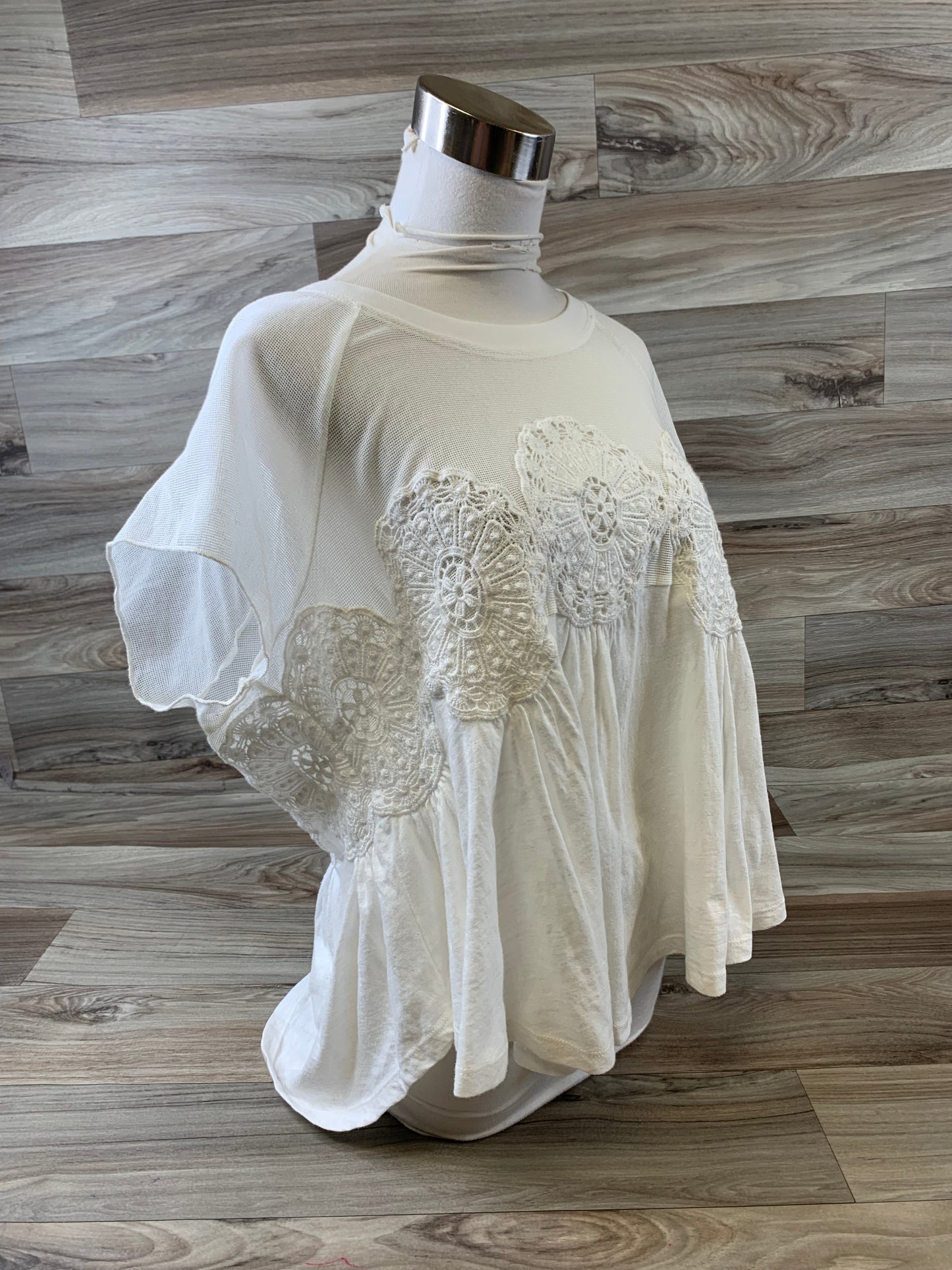 Top Short Sleeve By Meadow Rue In Cream, Size: Xl