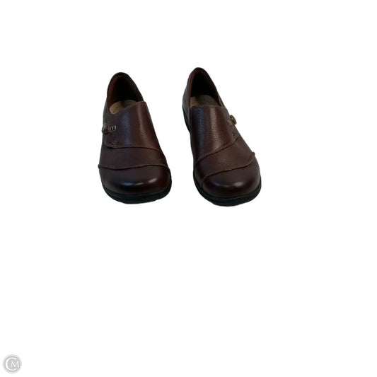 Shoes Flats By Clarks In Brown, Size: 9