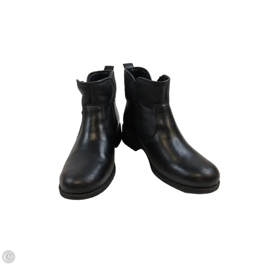 Boots Designer By Ugg In Black, Size: 8.5