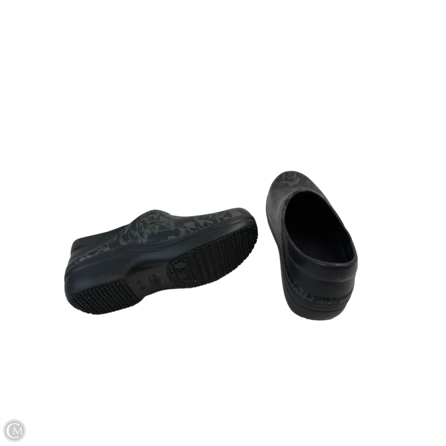 Shoes Flats By Crocs In Ivory, Size: 8