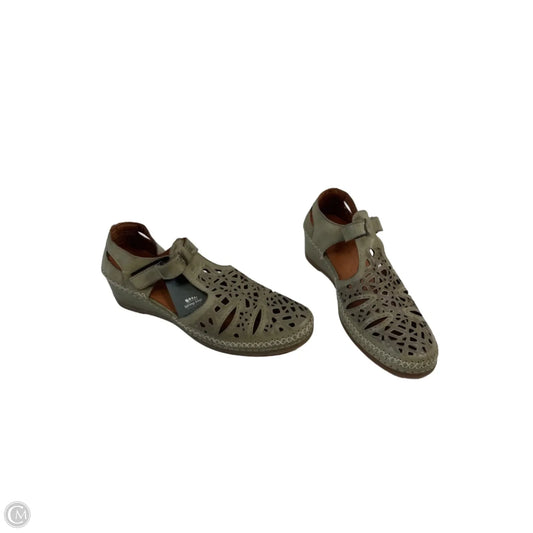 Shoes Flats By Spring Step In Green, Size: 6.5