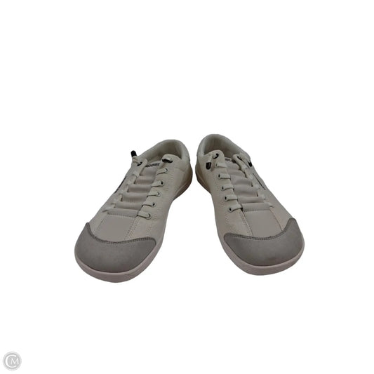 Shoes Sneakers By Clothes Mentor In Cream, Size: 10