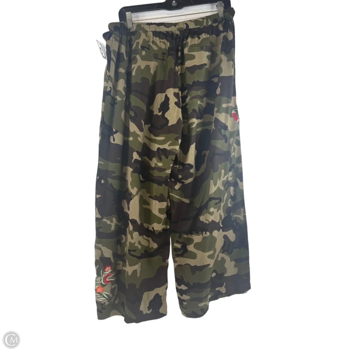 Pants Cropped By Clothes Mentor In Camouflage Print, Size: 8