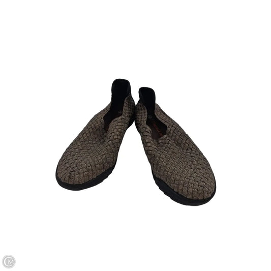 Shoes Flats By Bernie Mev In Black & Gold, Size: 8.5