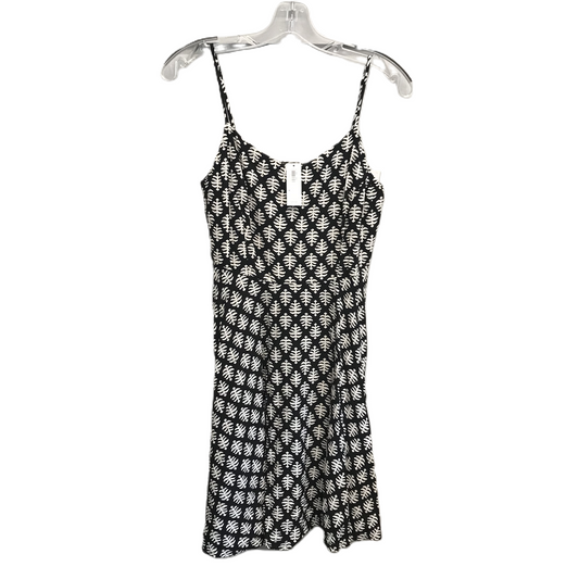 Black & White Dress Casual Short By Old Navy, Size: M