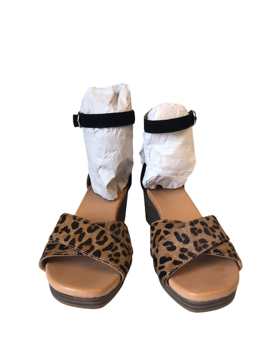 Sandals Designer By Ugg  Size: 6