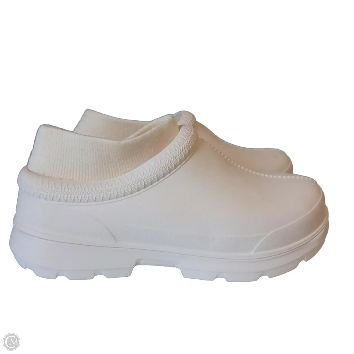 Shoes Designer By Ugg In White, Size: 9.5