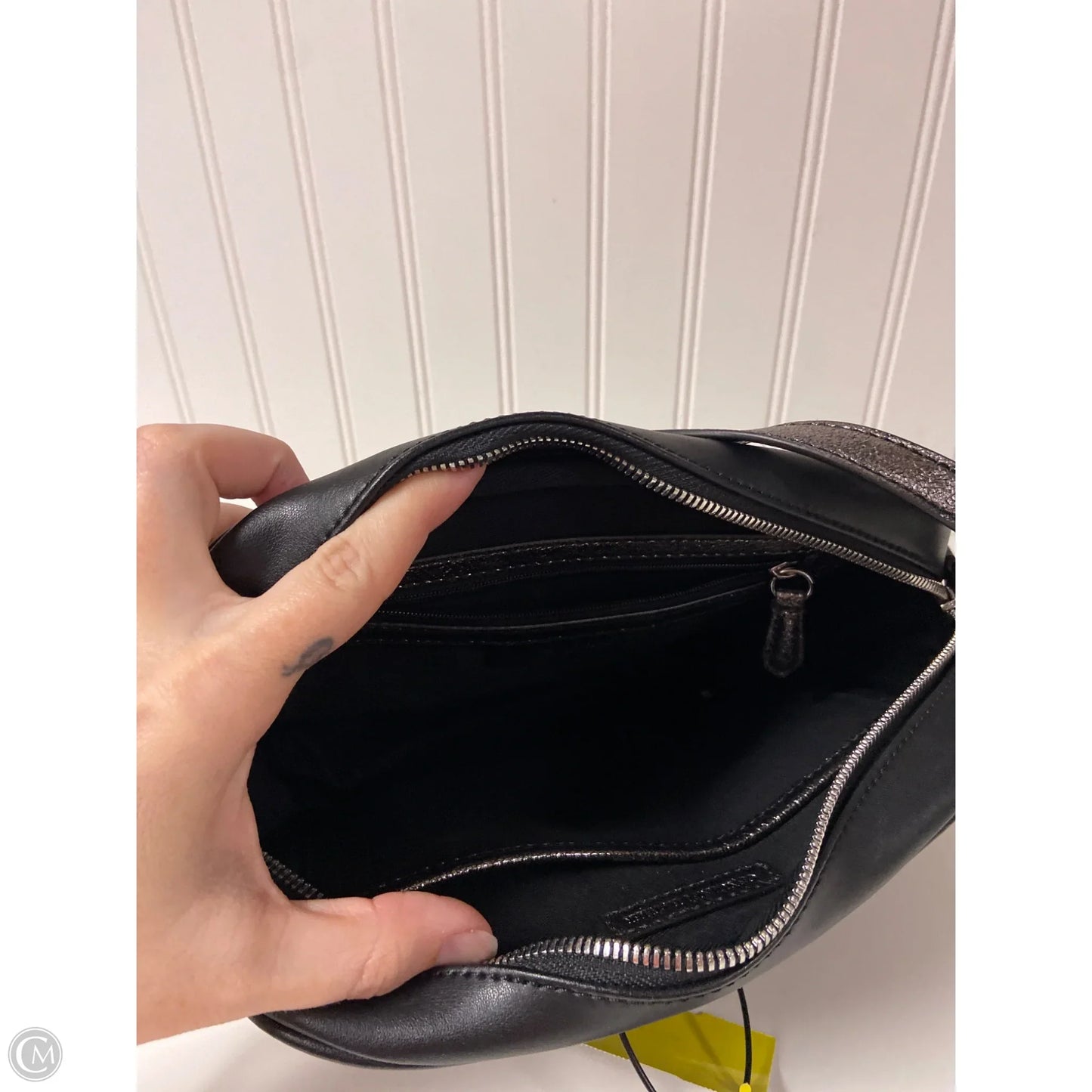 Handbag Leather By Gilli, Size: Medium