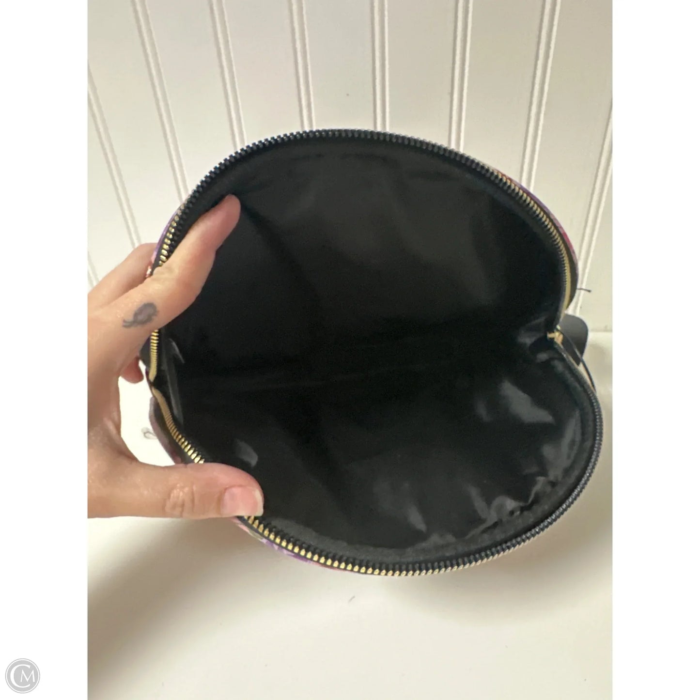 Makeup Bag By Betsey Johnson, Size: Medium