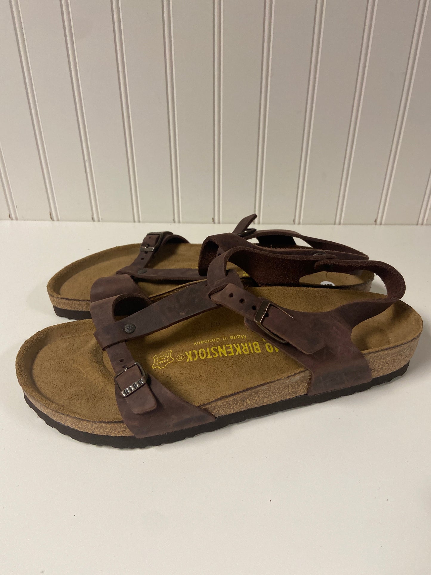 Sandals Flats By Birkenstock In Brown, Size: 9