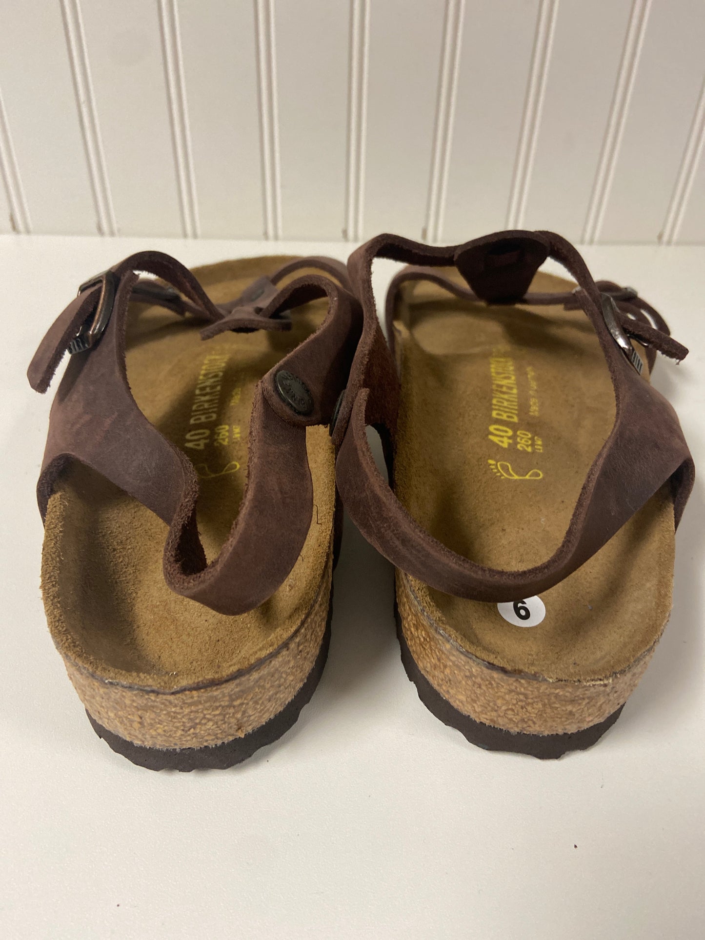 Sandals Flats By Birkenstock In Brown, Size: 9