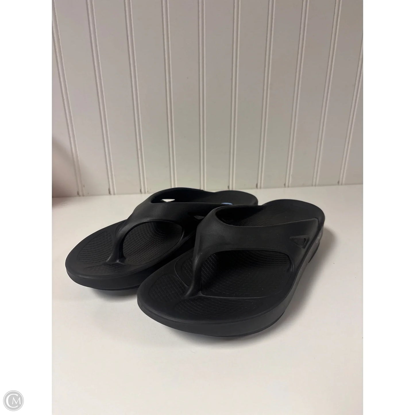 Sandals Flats By Crocs In Black, Size: 6