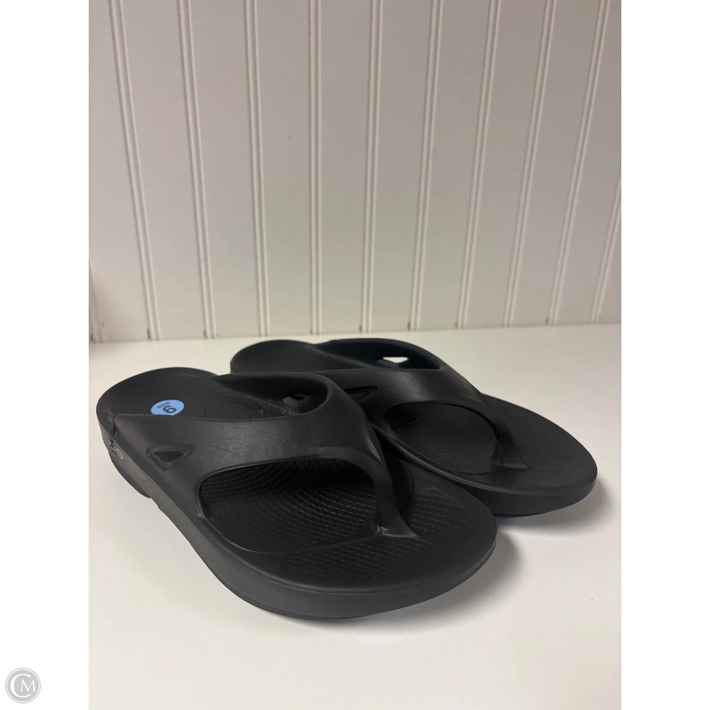 Sandals Flats By Crocs In Black, Size: 6