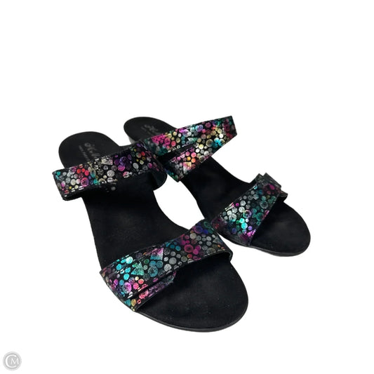 Sandals Heels Kitten By Clothes Mentor In Multi-colored, Size: 10.5