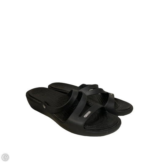 Sandals Flats By Crocs In Black, Size: 11