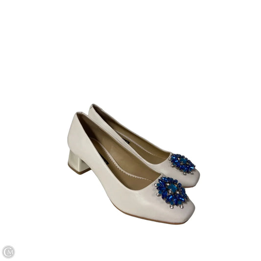 Shoes Designer By Karl Lagerfeld In White, Size: 8