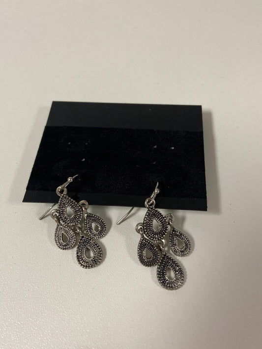 Earrings Dangle/drop By Clothes Mentor