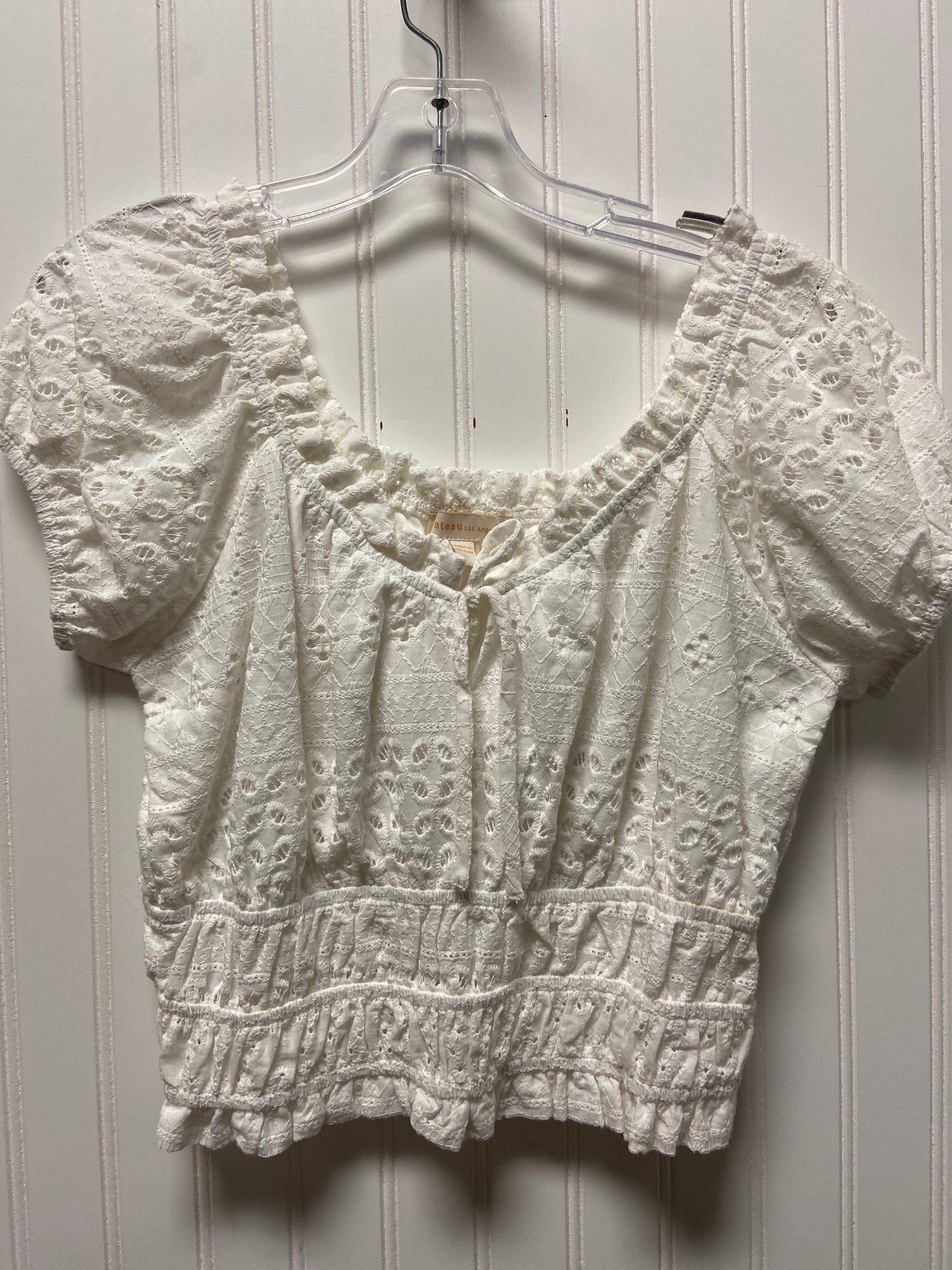 Top Short Sleeve By Monteau In White, Size: L