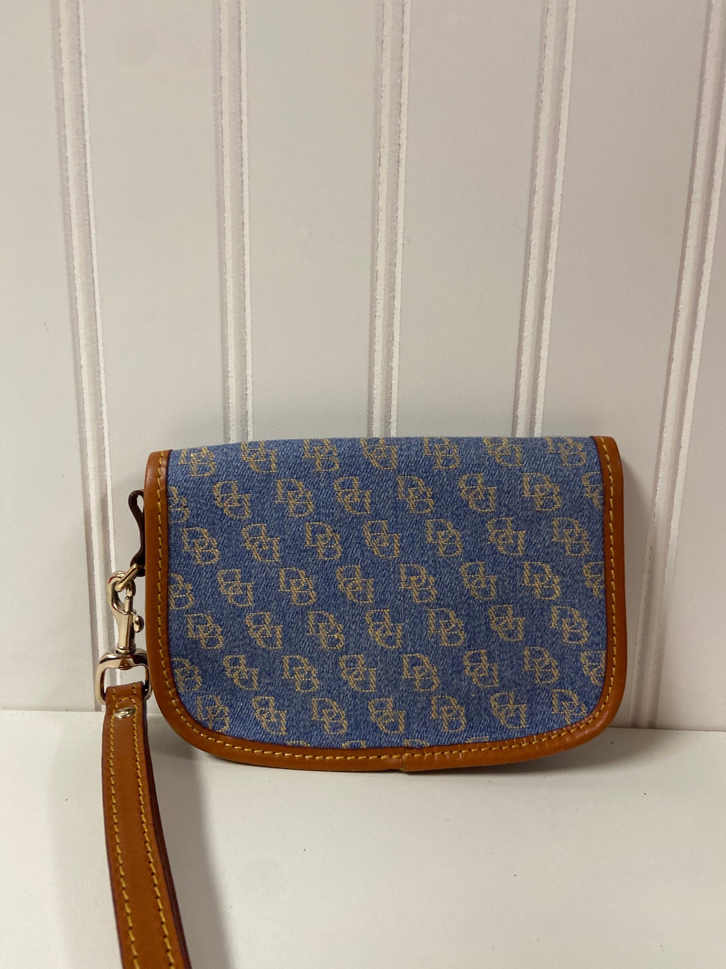 Wristlet Designer Dooney And Bourke, Size Small