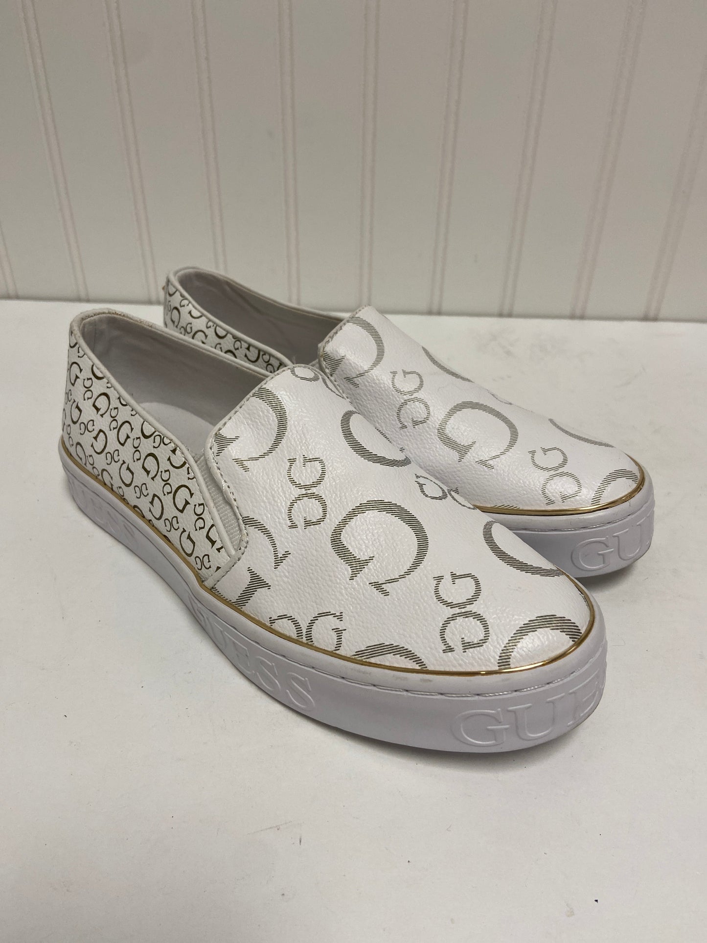 White Shoes Flats Guess, Size 6.5