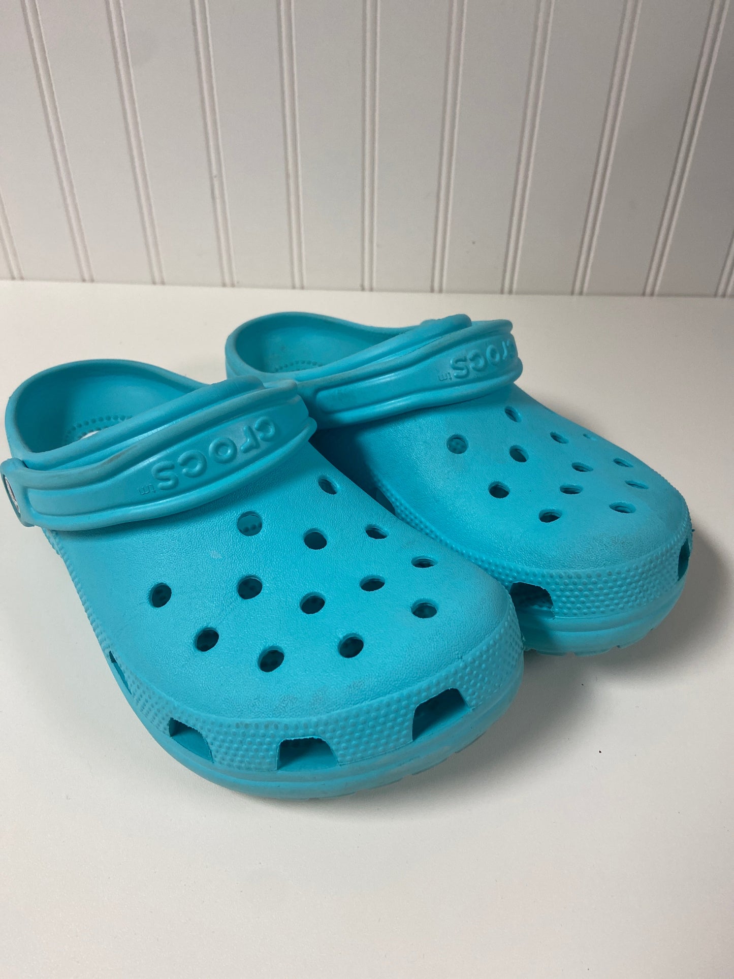 Aqua Shoes Flats Crocs, Size 8