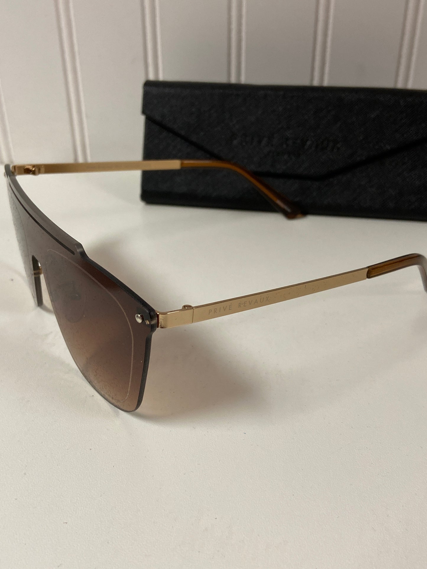 Sunglasses Clothes Mentor, Size 01 Piece