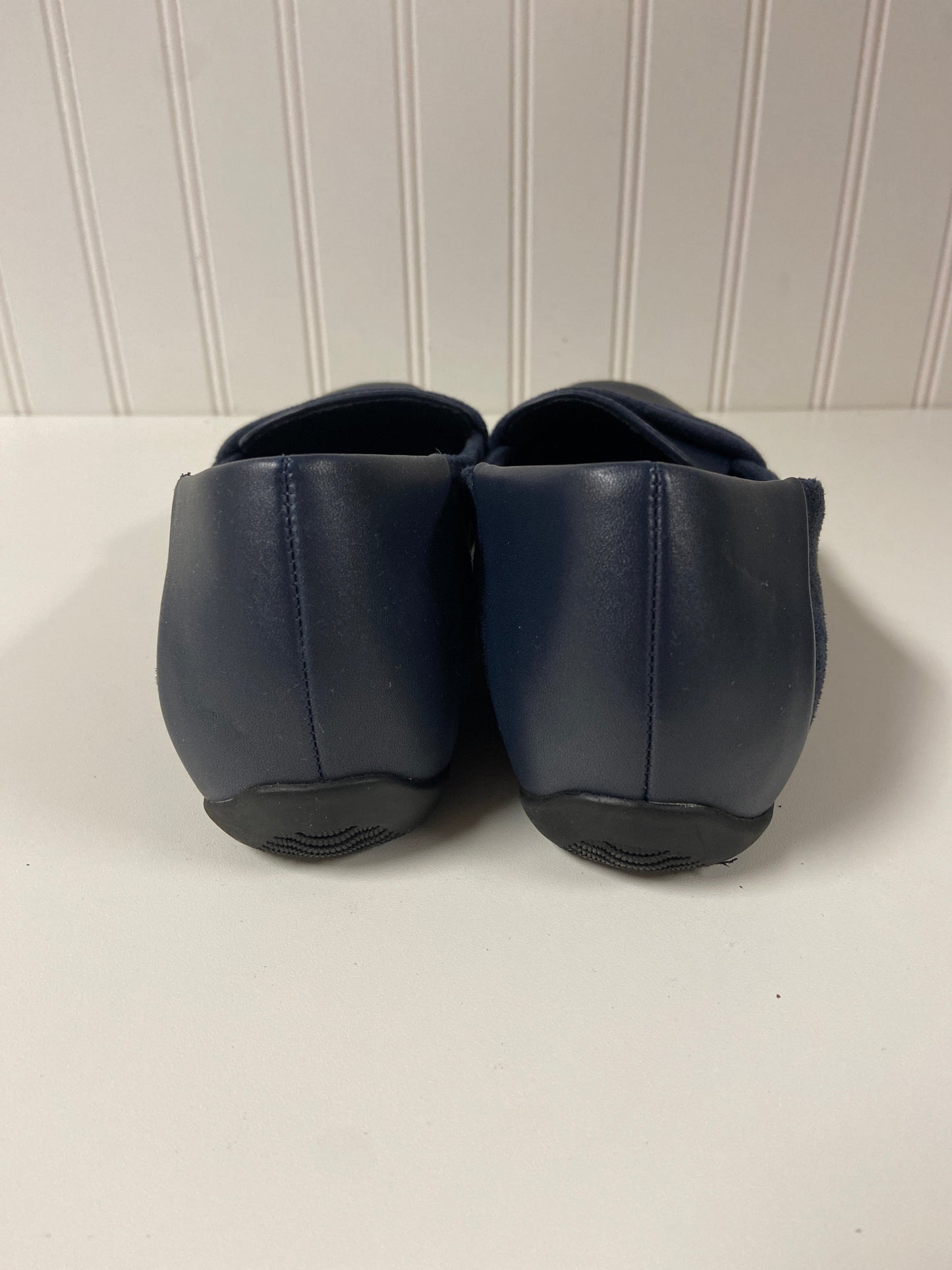 Shoes Flats By Bare Traps In Navy, Size: 6.5