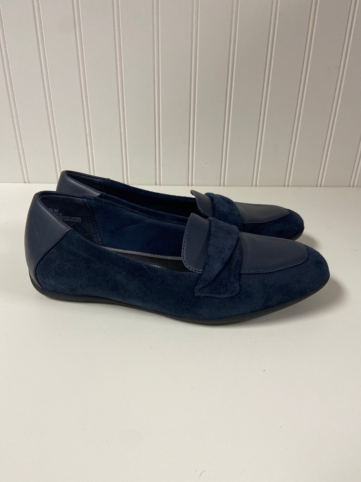 Shoes Flats By Bare Traps In Navy, Size: 6.5