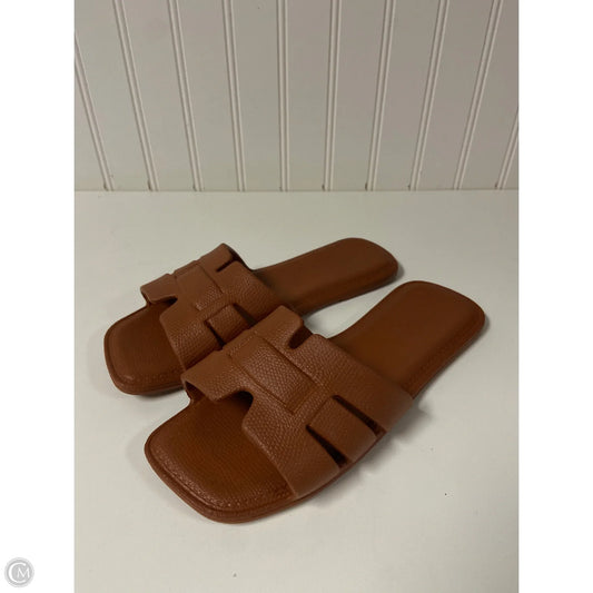 Sandals Flats By Clothes Mentor In Tan, Size: 7.5