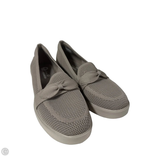 Shoes Flats By Skechers In Beige, Size: 9.5