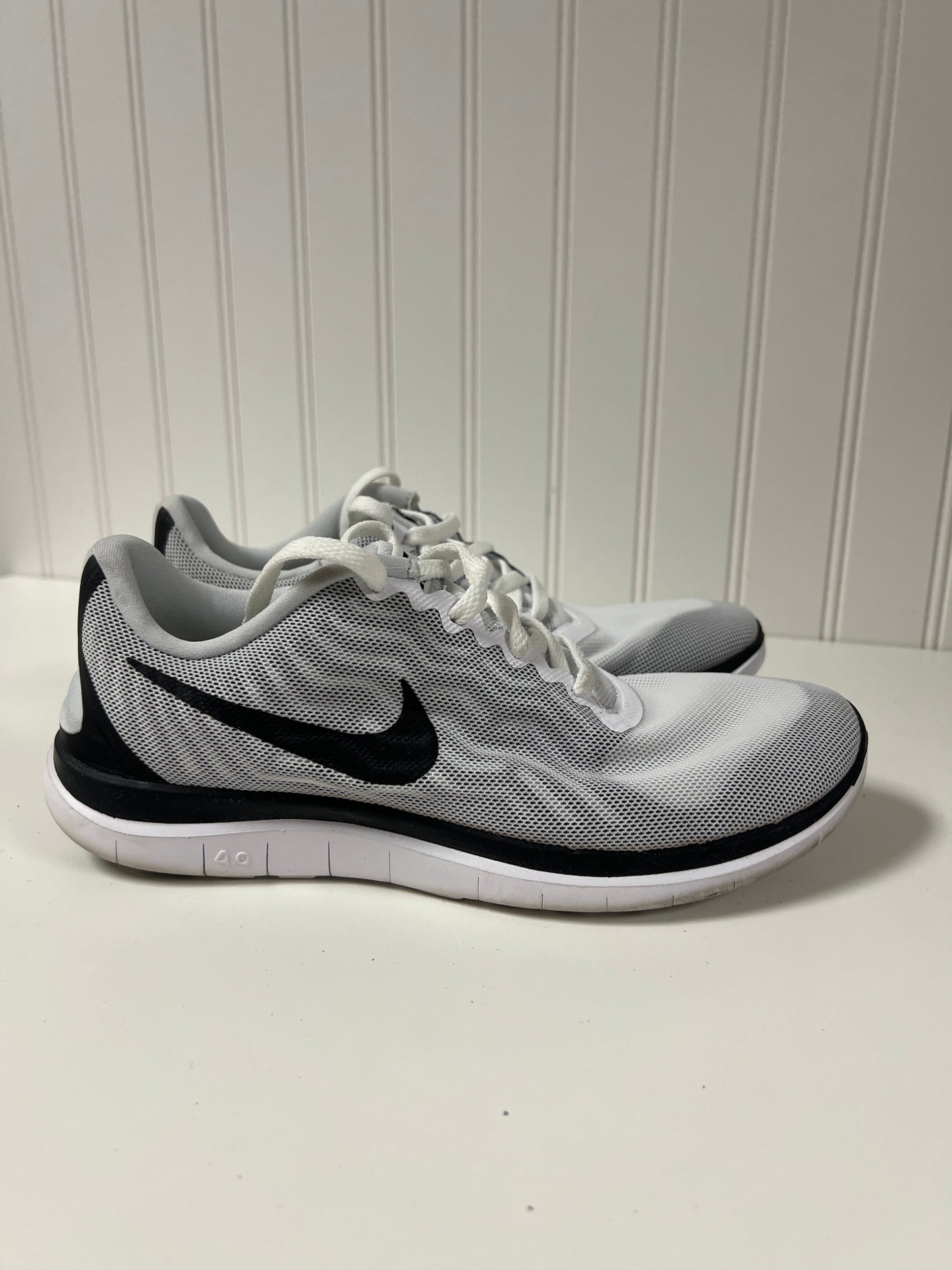 Black & White Shoes Athletic Nike, Size 7