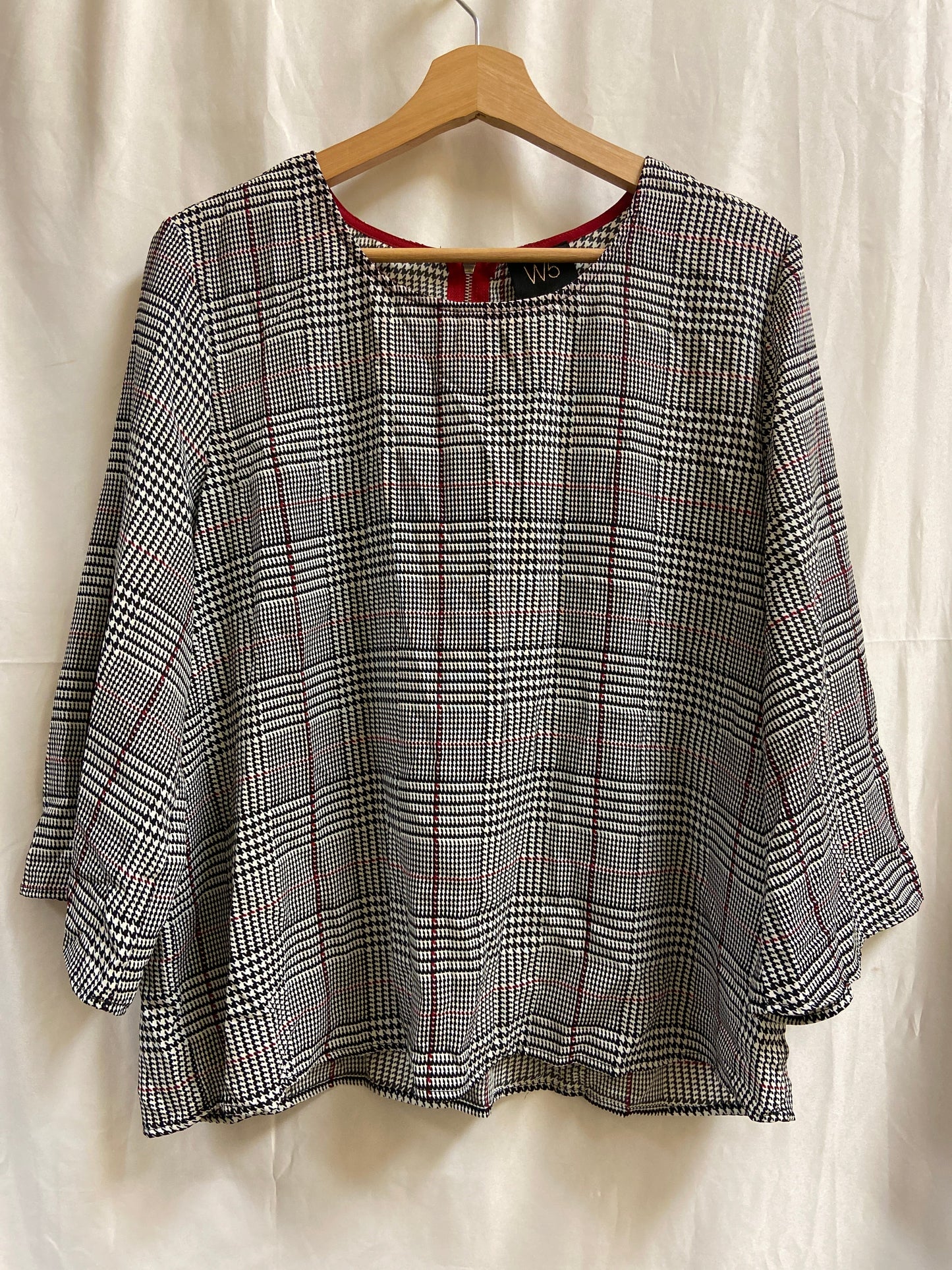Top Long Sleeve By W5  Size: Xl