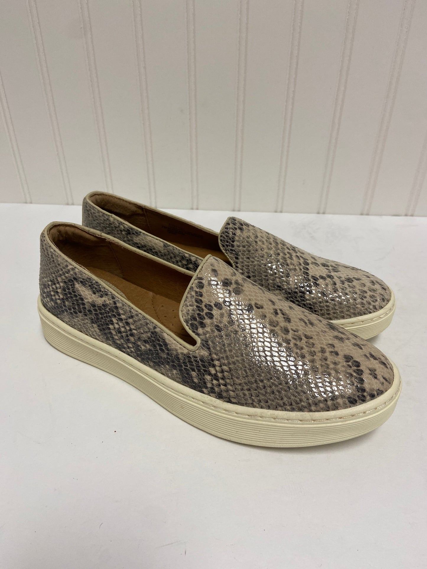 Snakeskin Print Shoes Flats Clothes Mentor, Size 7