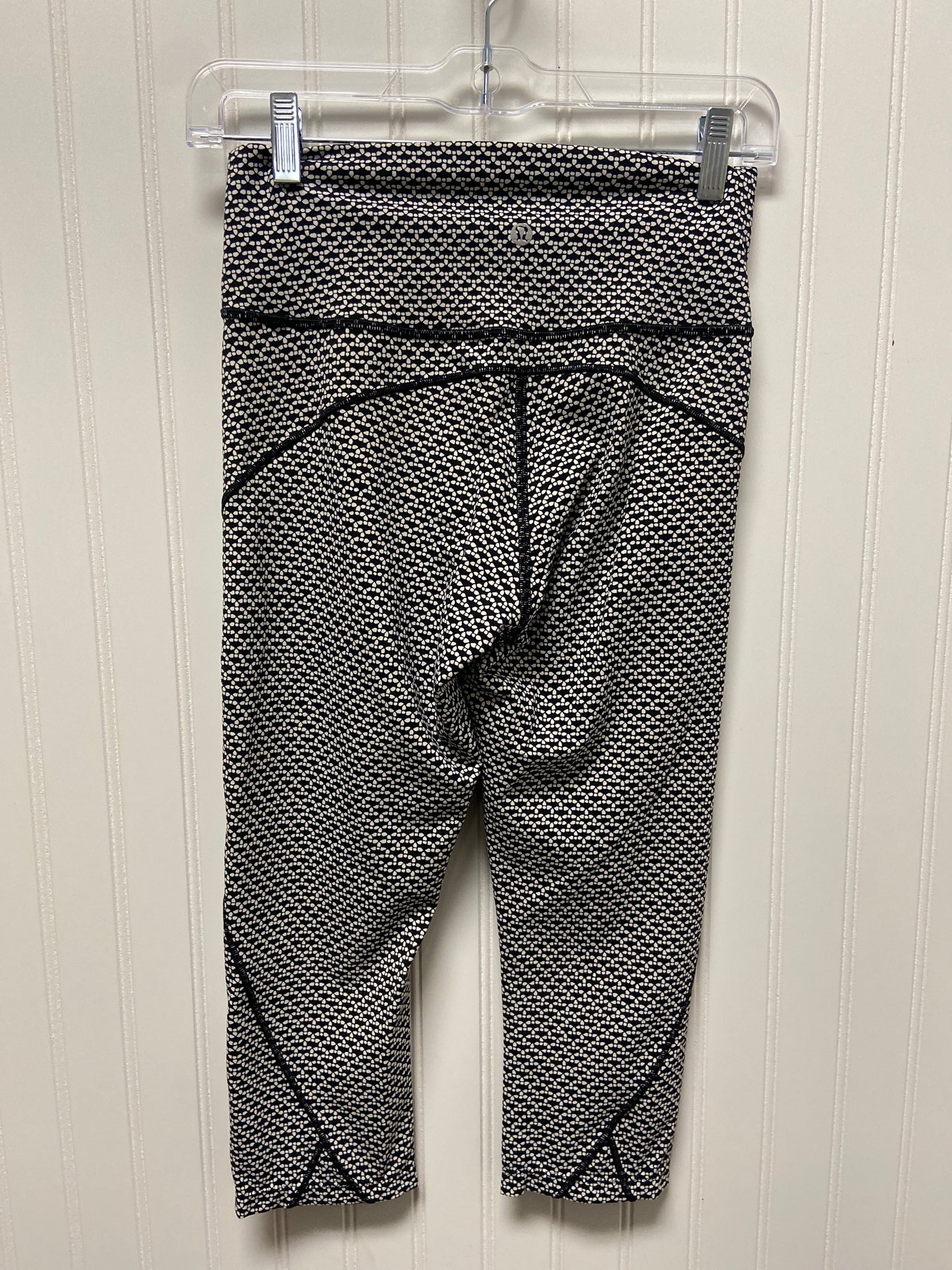 Black & White Athletic Capris Lululemon, Size 6