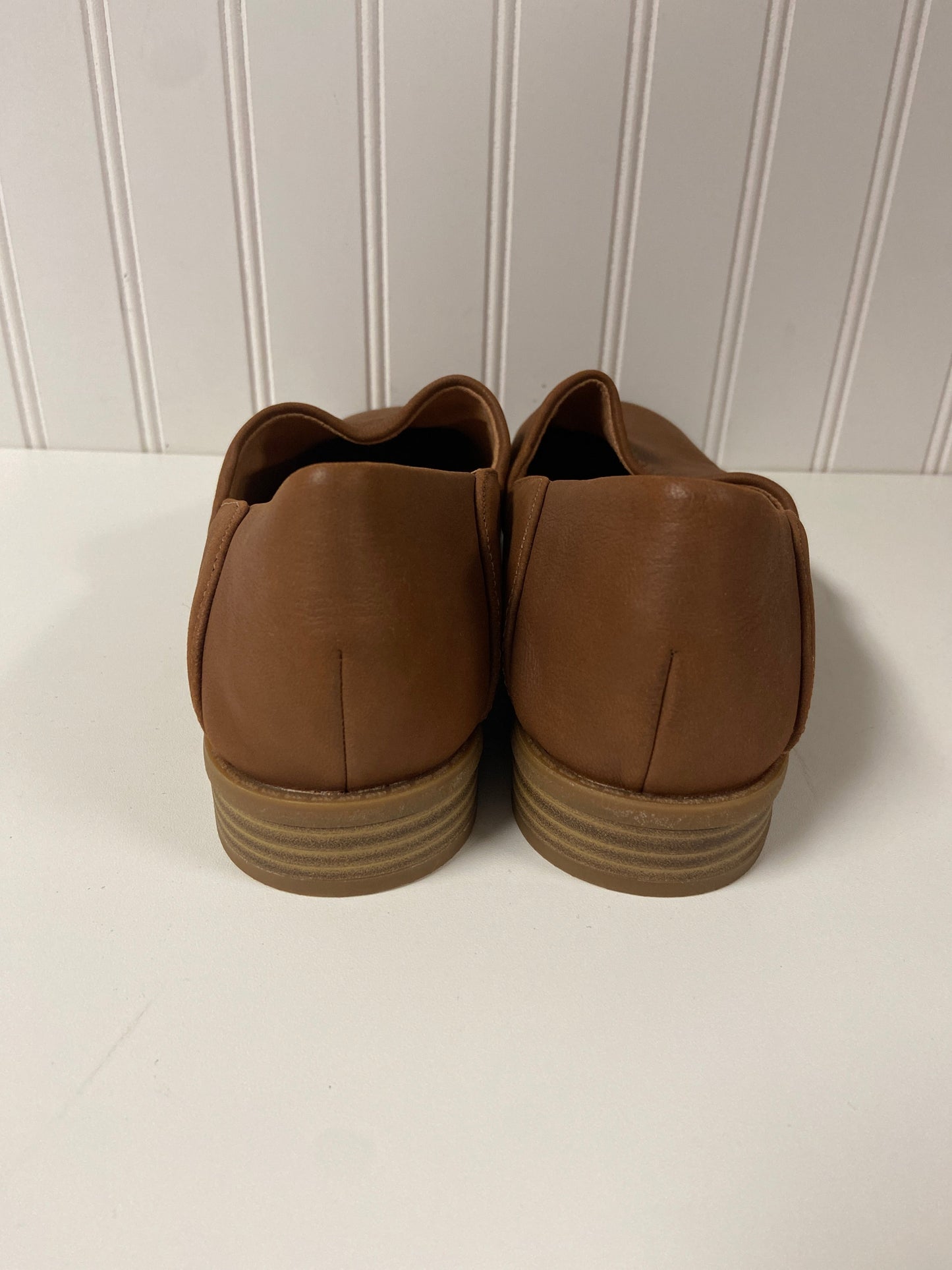 Shoes Flats By Clarks In Brown, Size: 9