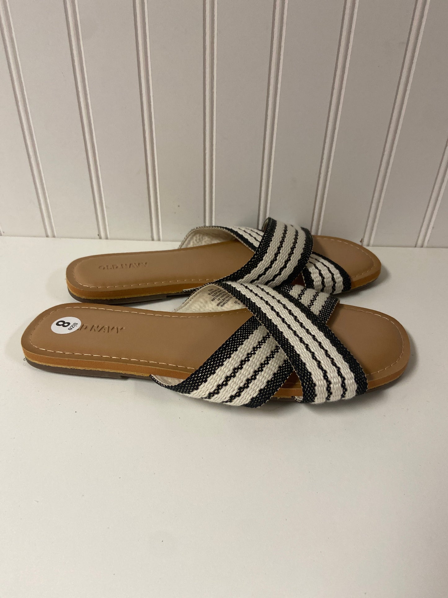 Sandals Flats By Old Navy In Black & White, Size: 8