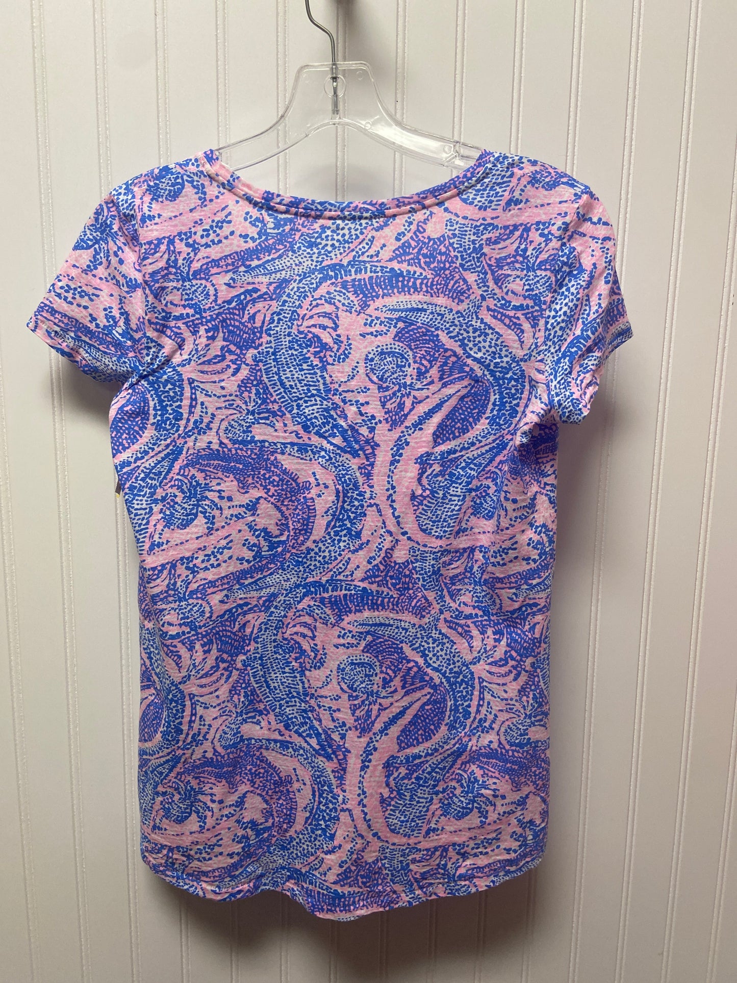 Top Short Sleeve Designer By Lilly Pulitzer In Blue & Pink, Size: Xs