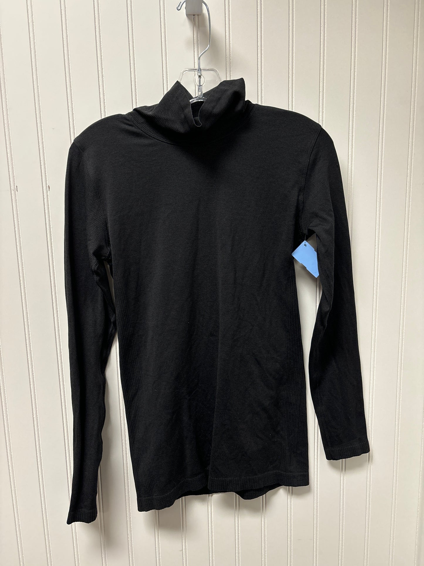 Athletic Top Long Sleeve Collar By Lululemon In Black, Size: M