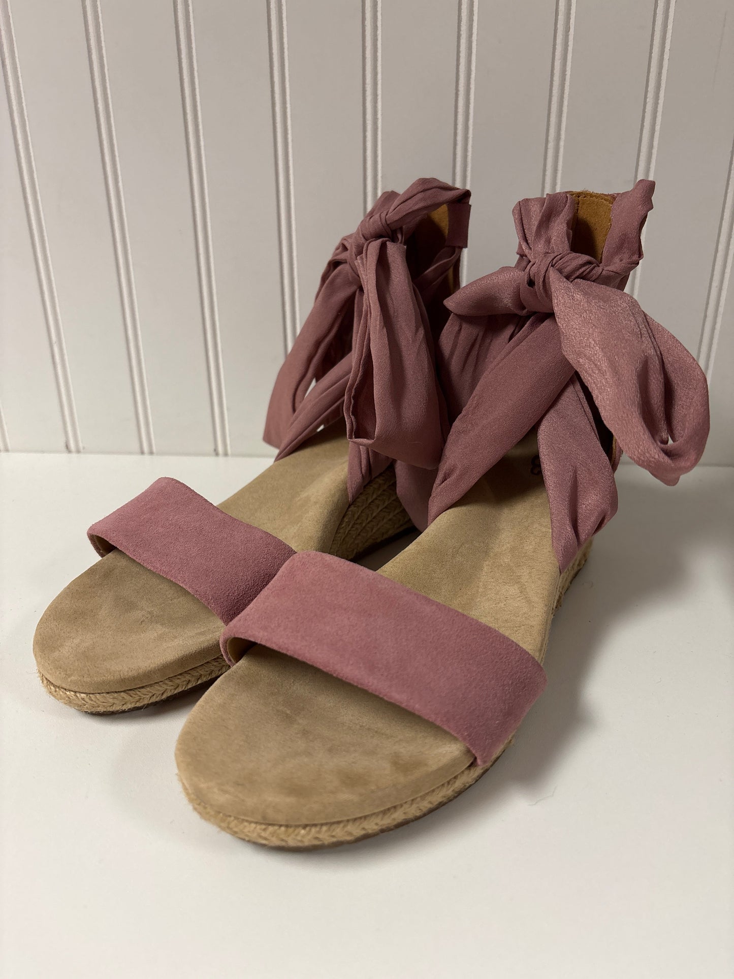 Sandals Designer By Ugg In Mauve, Size: 9